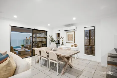 Property photo of 11 Affinity Way South Ripley QLD 4306