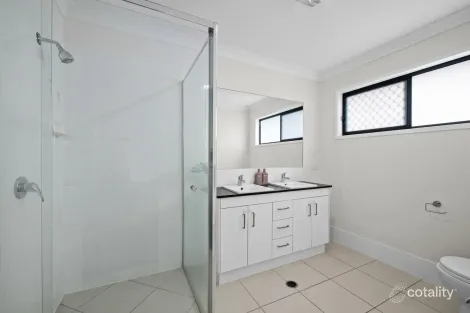 Property photo of 11 Affinity Way South Ripley QLD 4306