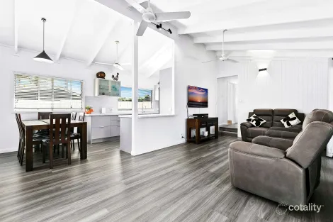 Property photo of 7 Par Court Urraween QLD 4655
