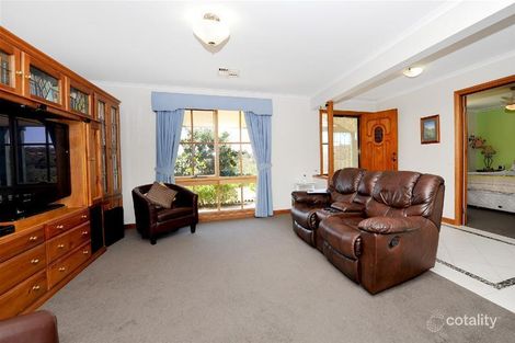 Property photo of 3 Dunalbyn Drive Aberfoyle Park SA 5159