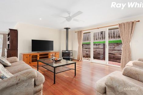 Property photo of 5 Christopher Close Pakenham VIC 3810