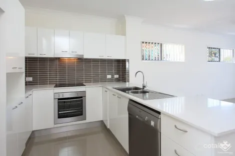 Property photo of 11/12 Singh Street Wynnum West QLD 4178