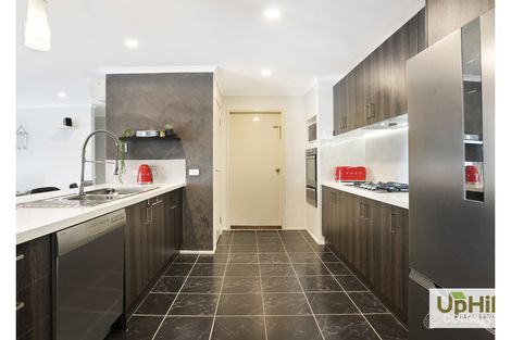 Property photo of 10 Woodchase Court Cranbourne East VIC 3977