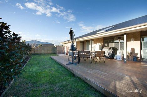 Property photo of 4 Lyndhurst Square Drouin VIC 3818