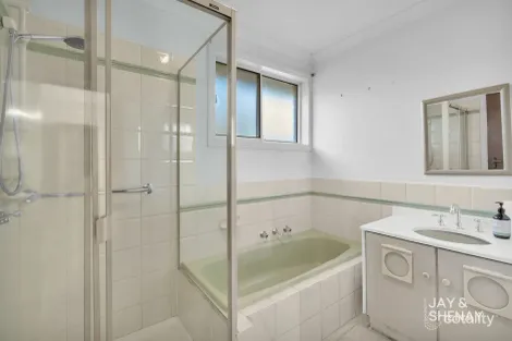 Property photo of 32 Zachary Hicks Crescent Endeavour Hills VIC 3802