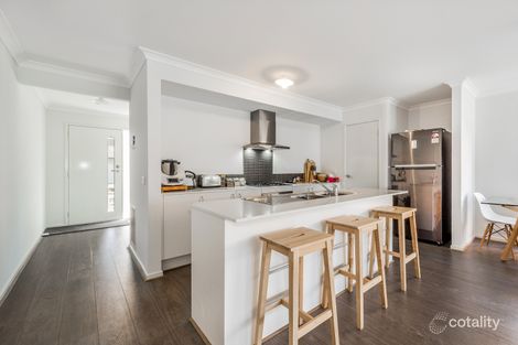 Property photo of 26 Yellow Robin Circuit Cranbourne East VIC 3977