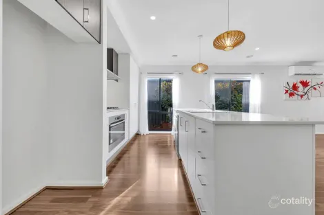 Property photo of 104 Elevation Boulevard Craigieburn VIC 3064