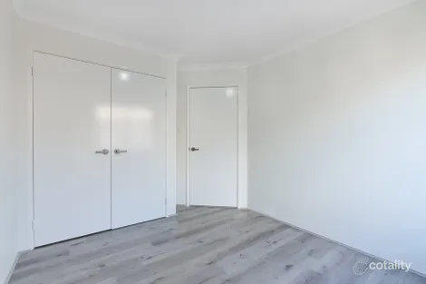 Property photo of 42 Achiever Avenue Port Kennedy WA 6172