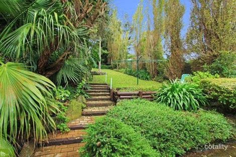 Property photo of 2 Canberra Road Lake Heights NSW 2502