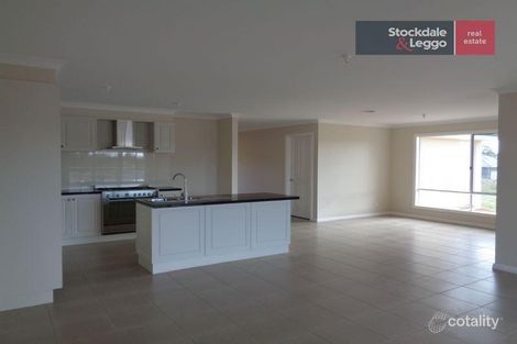 Property photo of 67 Empire Avenue Drouin VIC 3818