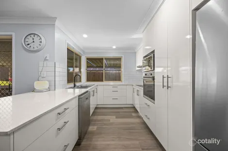 Property photo of 105 Equestrian Drive Yamanto QLD 4305