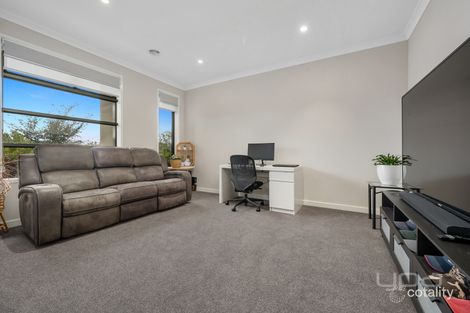 Property photo of 75 Waterbird Circuit Weir Views VIC 3338