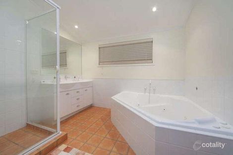 Property photo of 2 Macarthur Court Mount Ommaney QLD 4074