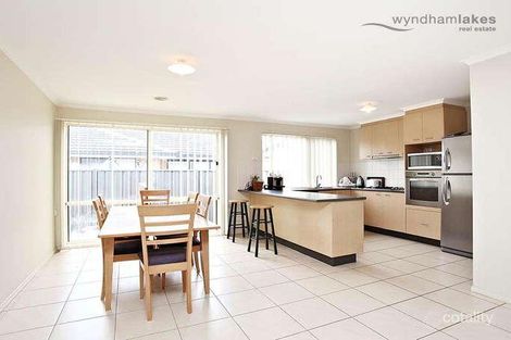 Property photo of 17 Maculata Place Manor Lakes VIC 3024