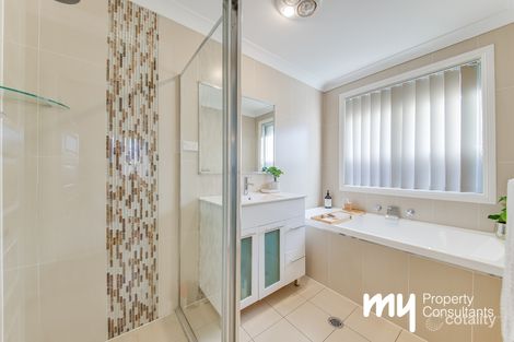 Property photo of 40 Young Circuit Elderslie NSW 2570