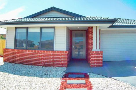 Property photo of 21 Allunga Way Werribee VIC 3030
