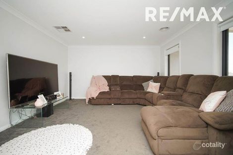 10 Mugga St, Gobbagombalin, NSW 2650