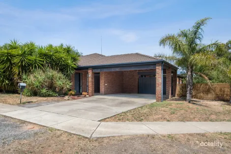 17 Westwood Dr, California Gully, VIC 3556