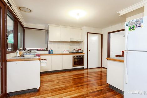 Property photo of 3 Ravenhill Crescent Endeavour Hills VIC 3802