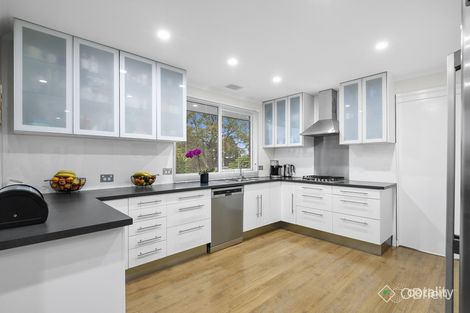 Property photo of 13 William Perry Close Endeavour Hills VIC 3802