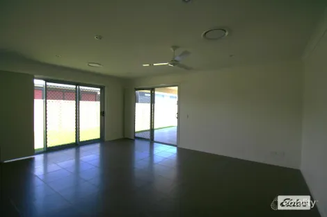 Property photo of 3 Flemington Road Emerald QLD 4720