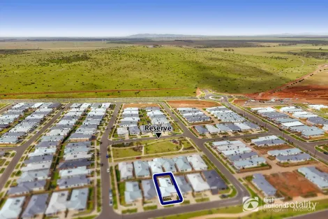 Property photo of 24 Crowlands Circuit Eynesbury VIC 3338