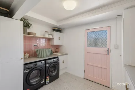 Property photo of 19 Flinders Street Centenary Heights QLD 4350