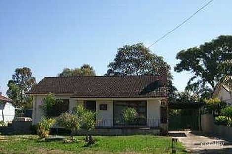 8 Barnsley St, Queens Park, WA 6107