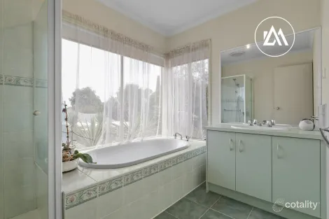 Property photo of 3 Marlo Place Frankston VIC 3199