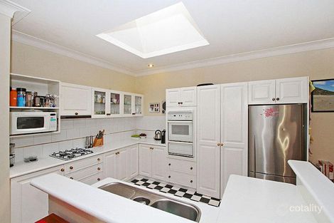 Property photo of 18 Wickham Grove Strathmore VIC 3041