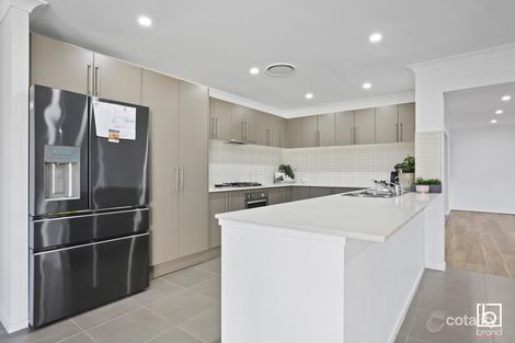 Property photo of 18 Wakool Crescent Woongarrah NSW 2259