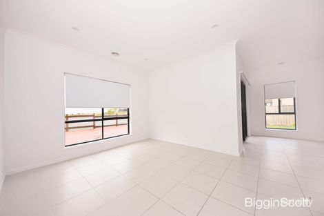 Property photo of 2 Treehouse Avenue Clyde VIC 3978