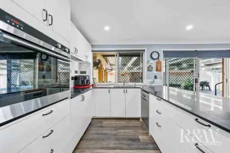 Property photo of 5 Colevile Place Rosemeadow NSW 2560