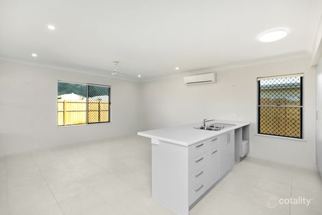 Property photo of 10 Yumbabulla Green Smithfield QLD 4878