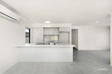 Property photo of 10 Yumbabulla Green Smithfield QLD 4878