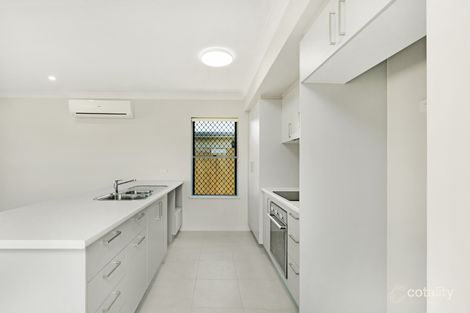 Property photo of 10 Yumbabulla Green Smithfield QLD 4878