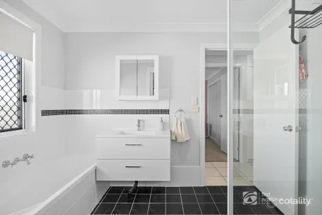 Property photo of 1/5 Hans Borgar Court Warwick QLD 4370