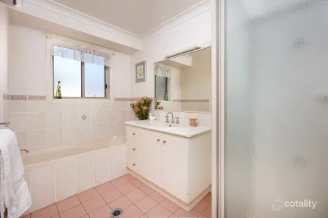 Property photo of 4 Hudson Drive Lloyd NSW 2650