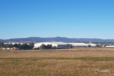 Property photo of 4 Rodeo Drive Hillvue NSW 2340