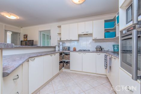 Property photo of 8 Canopy Court Banksia Grove WA 6031