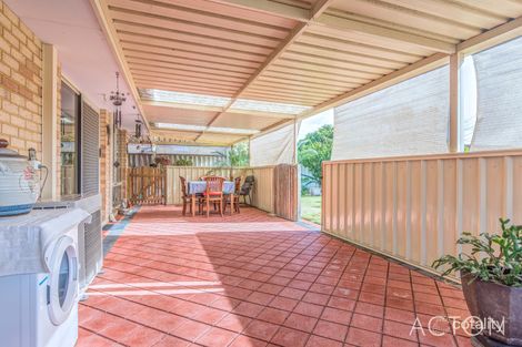Property photo of 8 Canopy Court Banksia Grove WA 6031