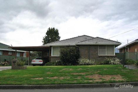 8 Saville Rd, Dapto, NSW 2530