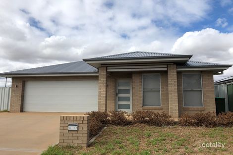 Property photo of 27 Magnolia Boulevard Dubbo NSW 2830