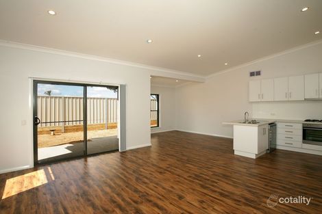 Property photo of 2/1 Cootamundra Boulevard Gobbagombalin NSW 2650
