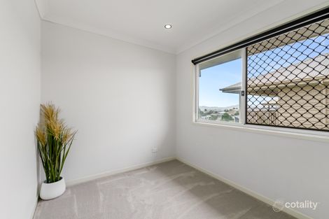 Property photo of 8 Nightshade Crescent Pimpama QLD 4209