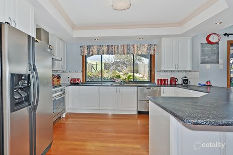 Property photo of 14 Leske Avenue Williamstown SA 5351