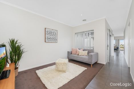 Property photo of 5A Carabott Place Berwick VIC 3806