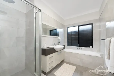 Property photo of 7 Bronte Court Bushland Beach QLD 4818