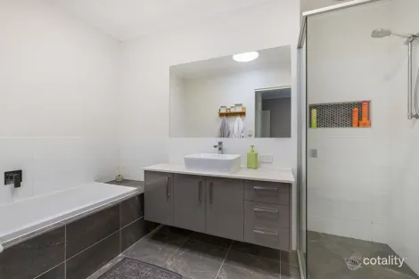 Property photo of 1 Petrus Place Sippy Downs QLD 4556