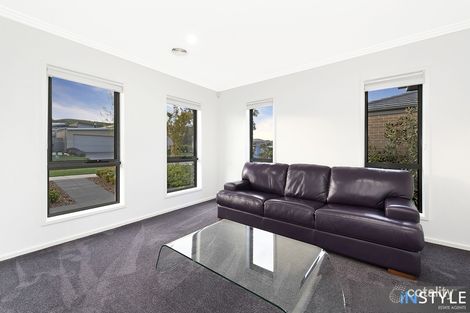 Property photo of 20 Greg Urwin Circuit Casey ACT 2913